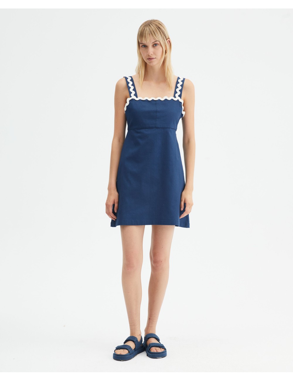 VESTIDO CORTO DE TIRANTES CON PICUNELA AZUL