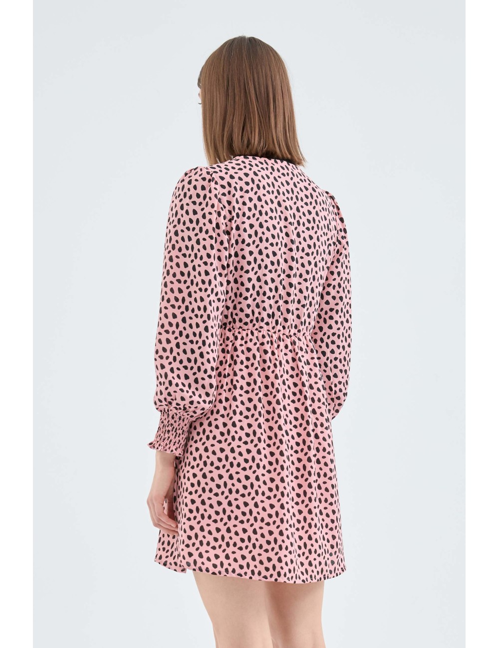 VESTIDO CORTO CRUZADO CON ESTAMPADO DE LUNARES ROSA