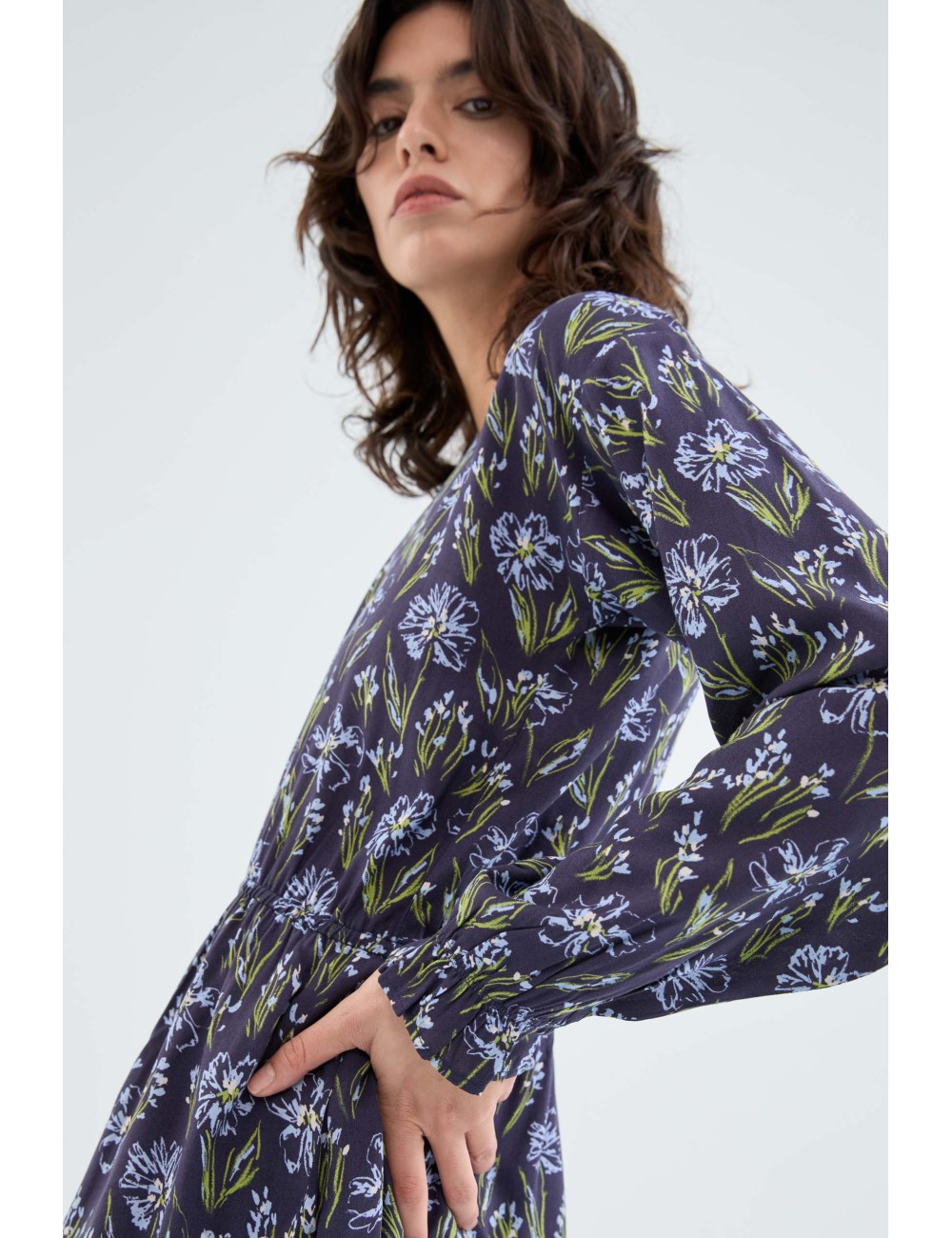 VESTIDO CORTO EN VISCOSA LENZING™ ECOVERO™ CON ESTAMPADO FLORAL AZUL