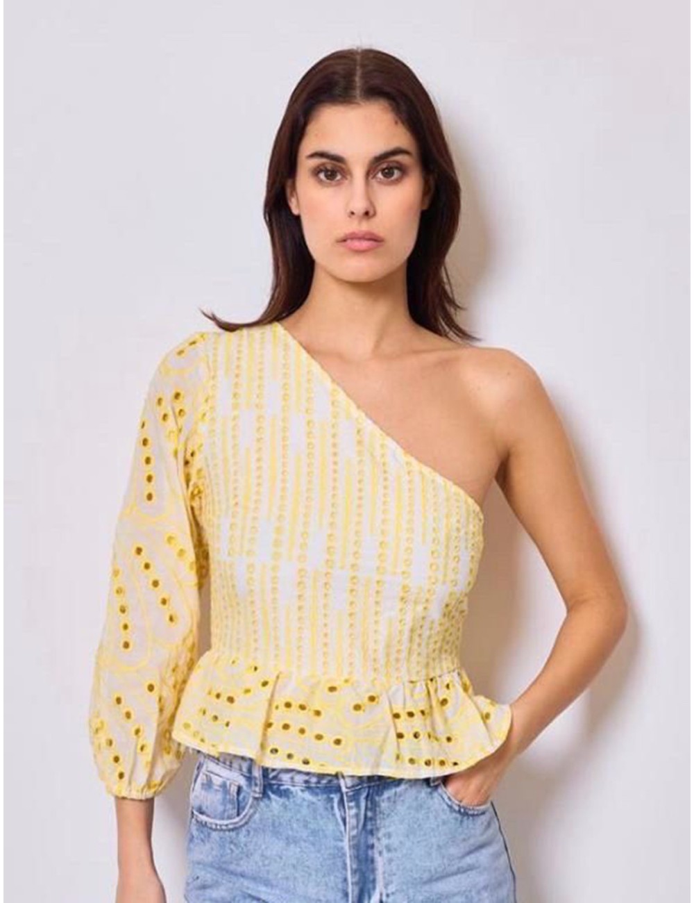 TOP ASIMÉTRICO  LAZO TRASERO AMARILLO