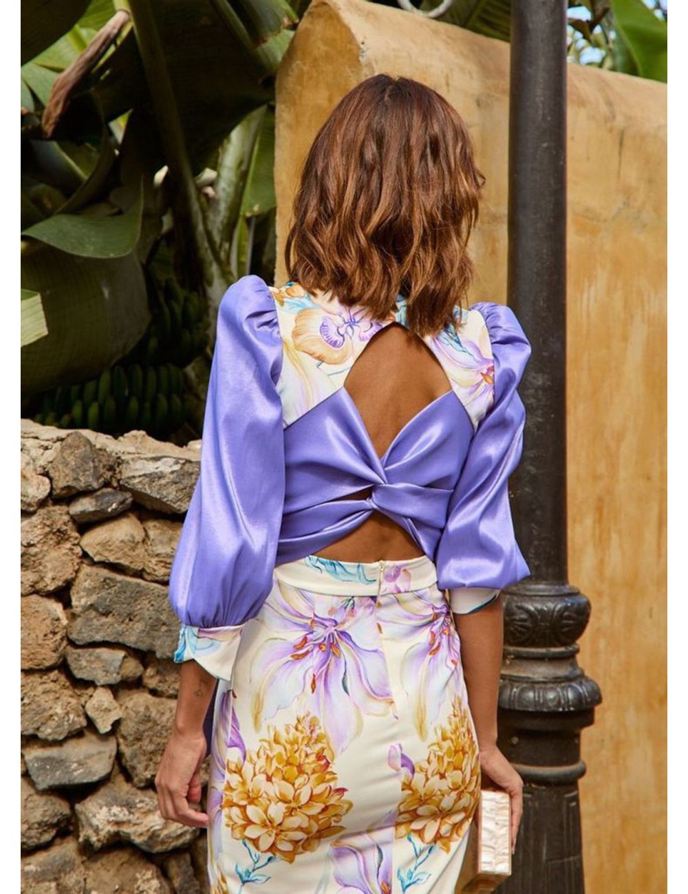 VESTIDO COMBINADO ESCOTE TRASERO