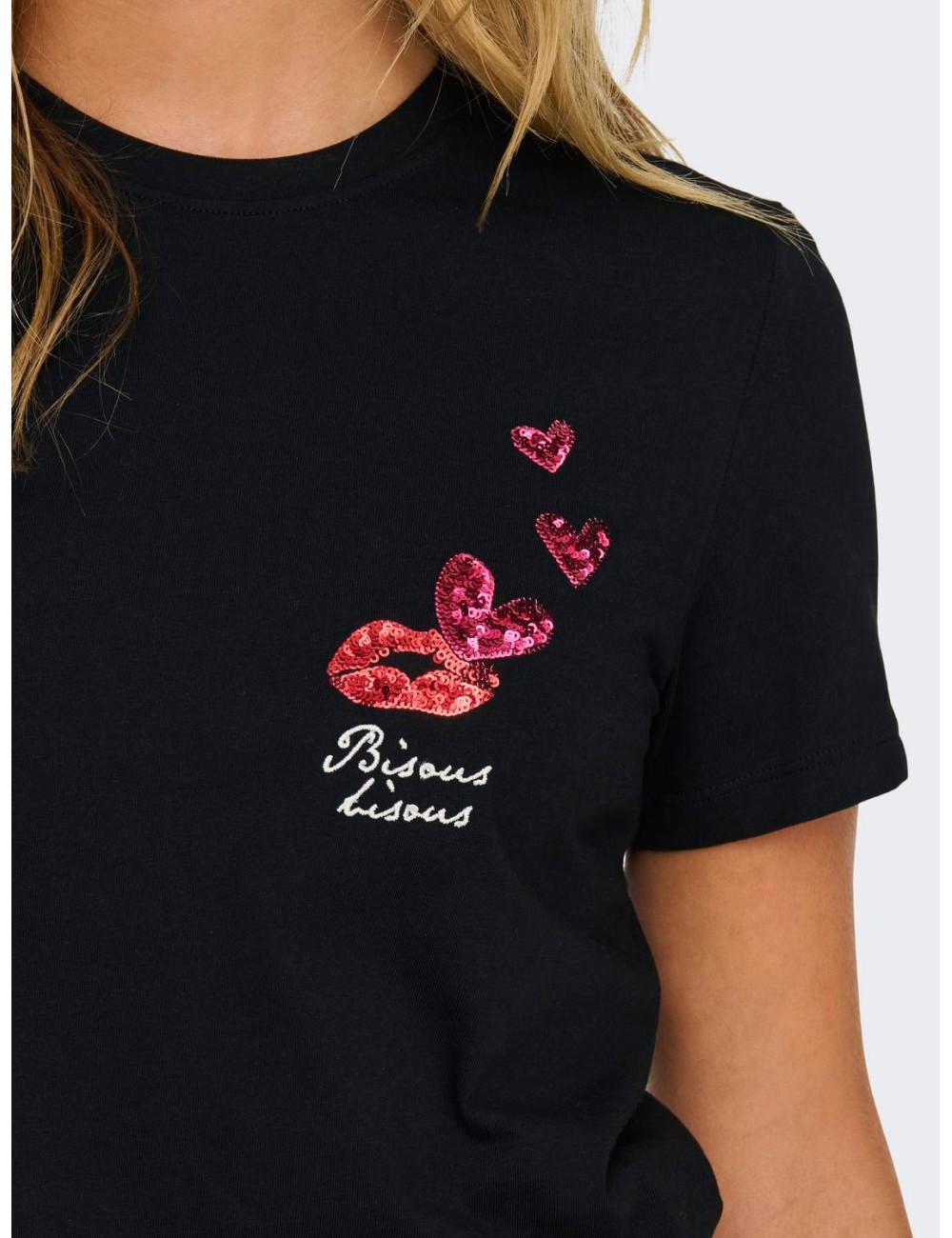 CAMISETA LABIOS Y CORAZON LENTEJUELAS NEGRA