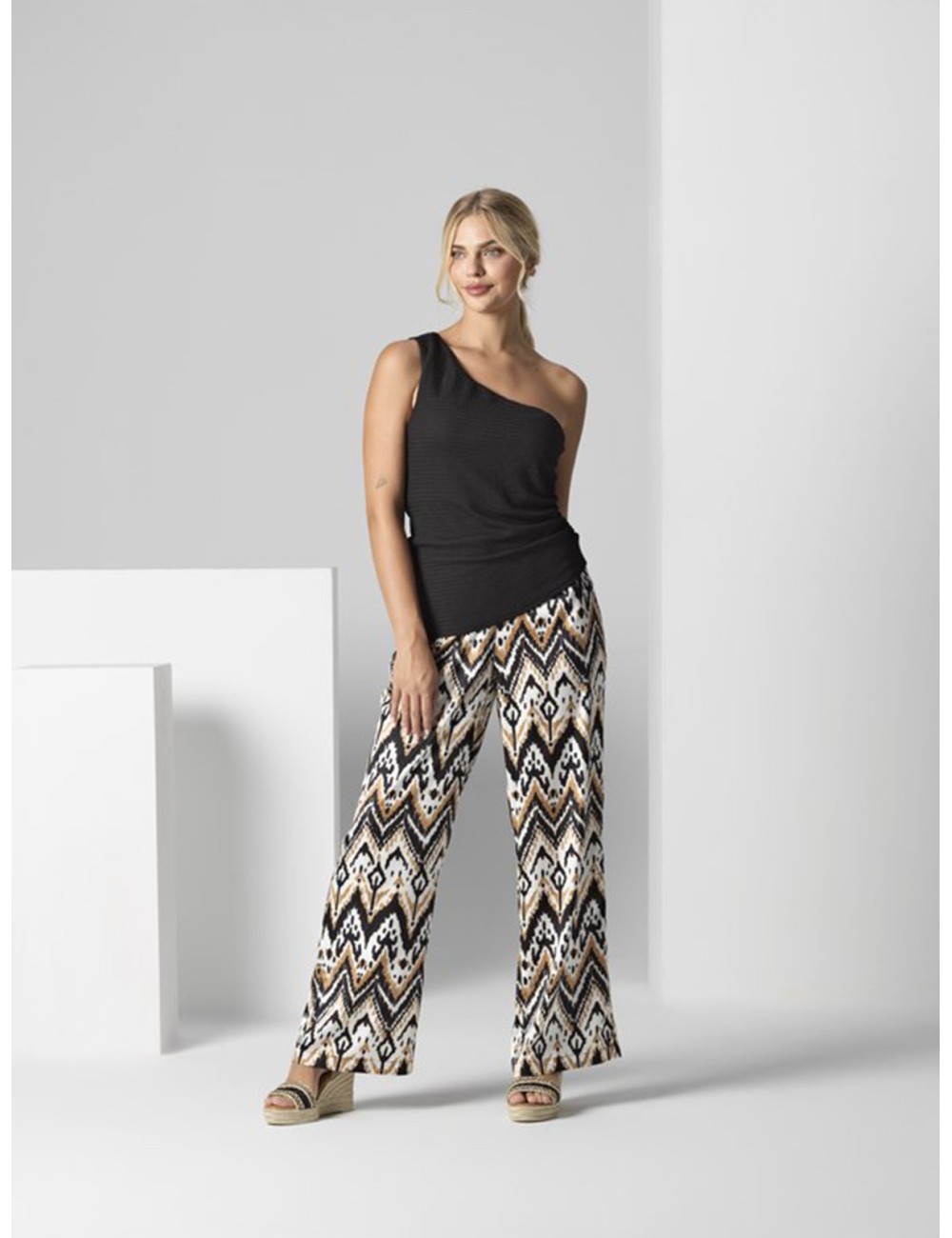 TOP ESTAMPADO GEOMÉTRICO