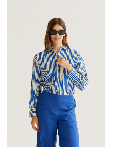 CAMISA CON ESTAMPADO...