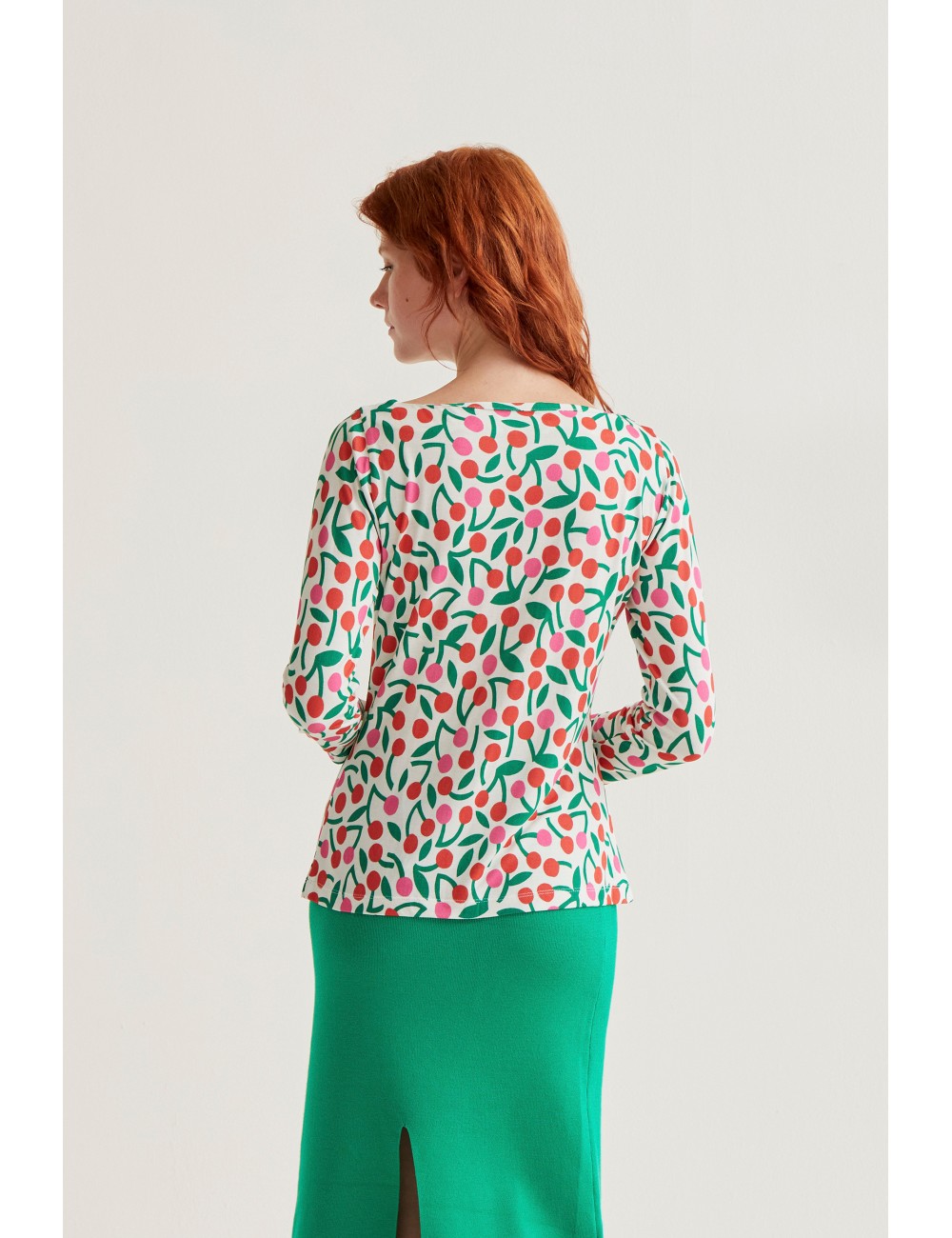 CAMISETA CON ESTAMPADO GUINDA