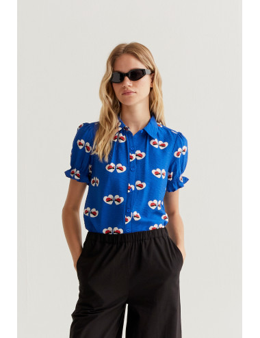 CAMISA CON ESTAMPADO...