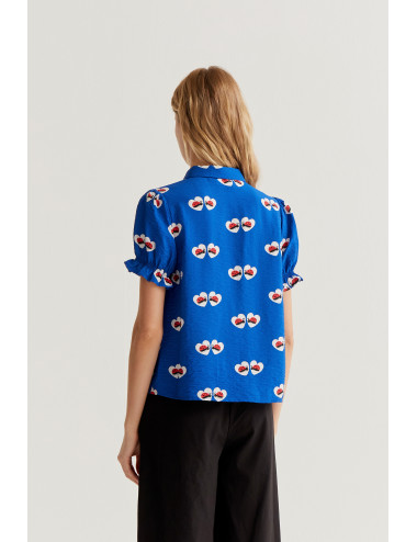 CAMISA CON ESTAMPADO...