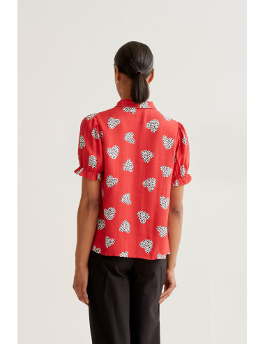 CAMISA CON ESTAMPADO...