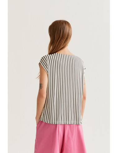 CAMISETA CON ESTAMPADO...