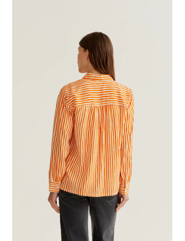 CAMISA CON ESTAMPADO...