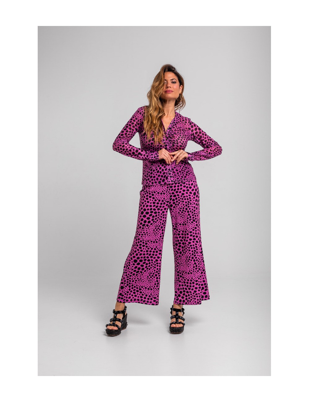 CAMISA TUL DRAPEADA ANIMAL PRINT ROSA Y NEGRA