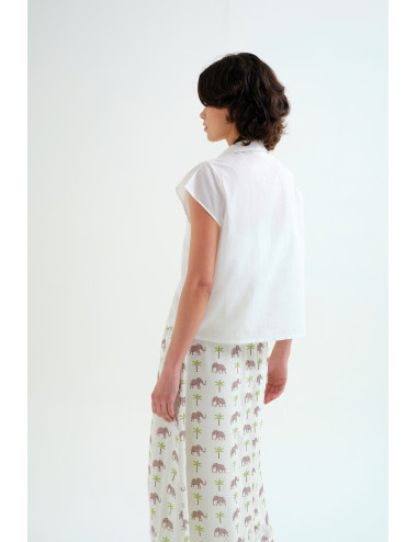 CAMISA CON ESTAMPADO...