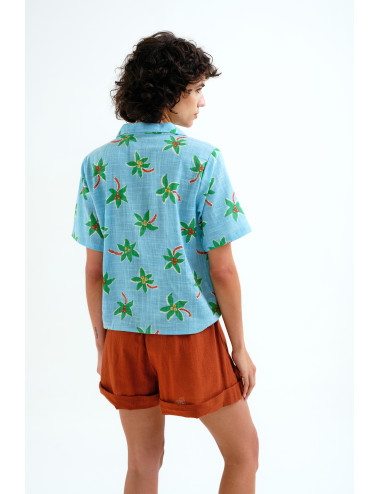 CAMISA CON ESTAMPADO...