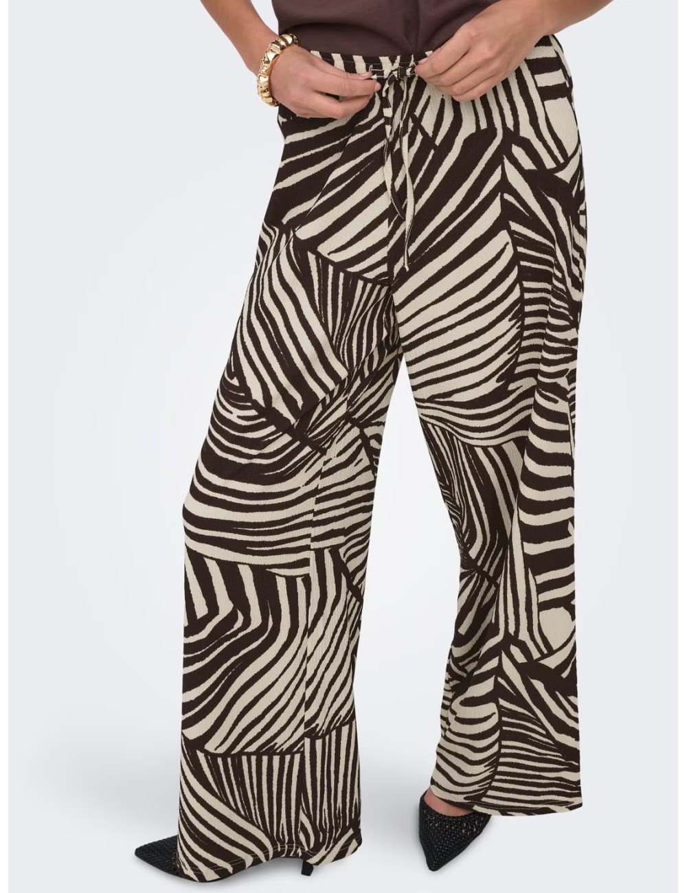 PANTALÓN CORTE LOOSE MARRÓN