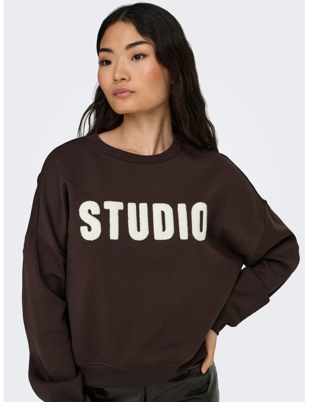 SUDADERA STUDIO MARRÓN