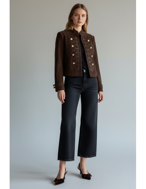 CHAQUETA CORTA EFECTO NEOPRENO CON ALAMARES Y BOTONES DORADOS MARRÓN