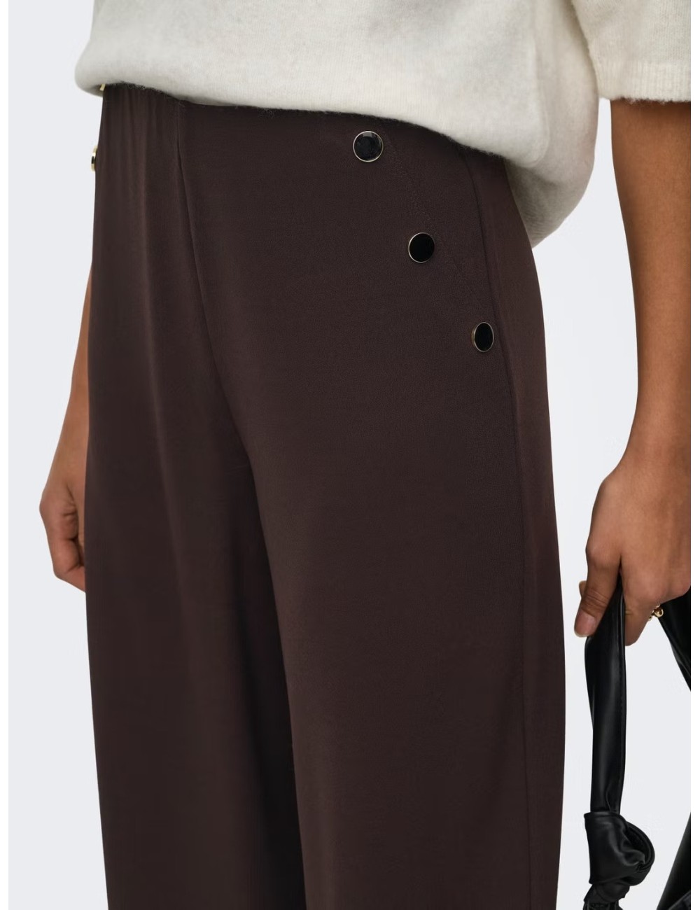 PANTALÓN BOTONES CORTE REGULAR MARRÓN