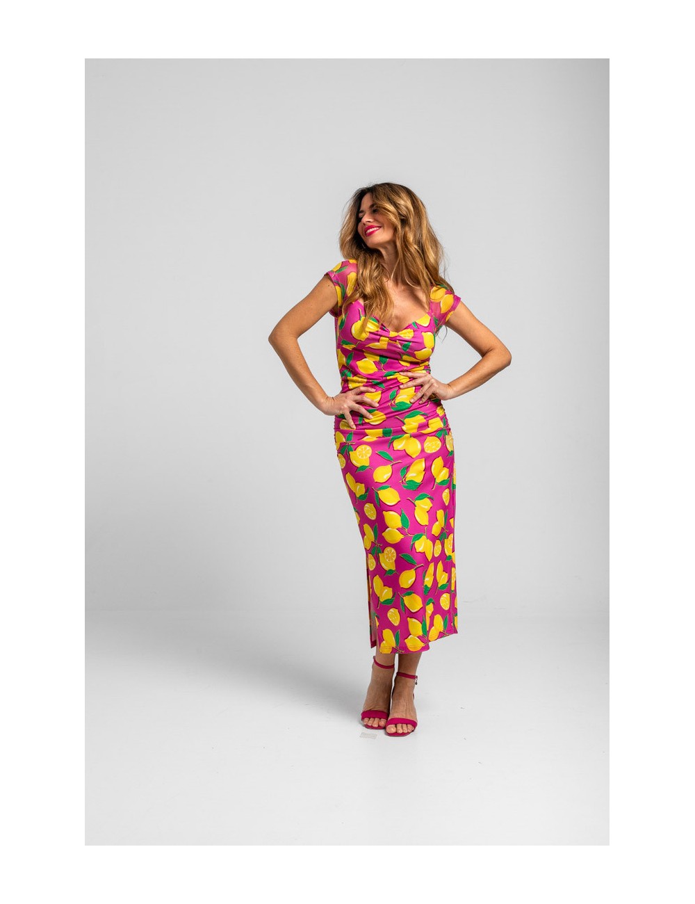 VESTIDO MIDI ESCOTE CORAZÓN ROSA DE LIMONES