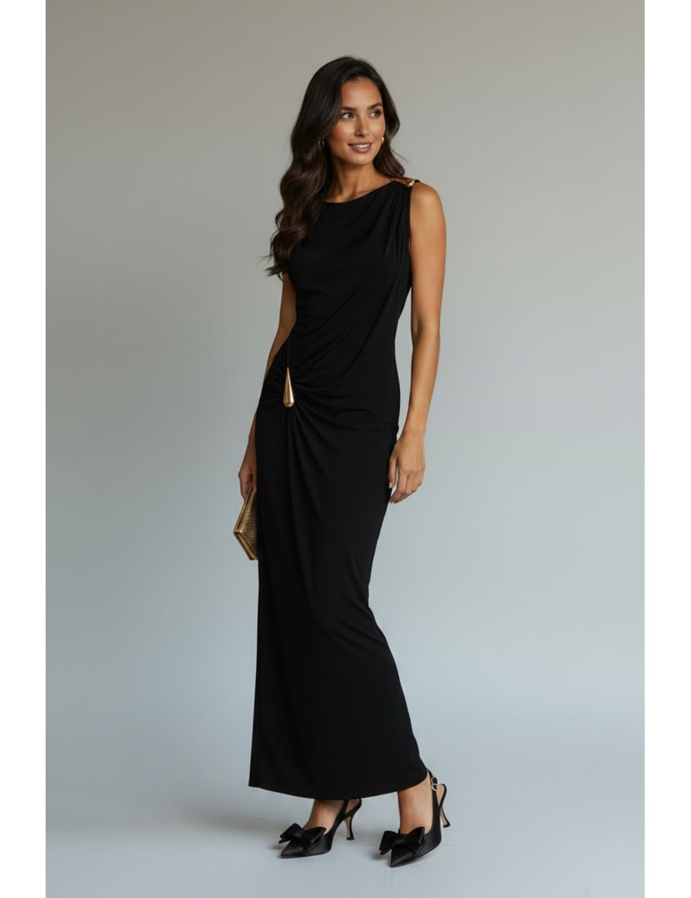 VESTIDO LARGO CON DRAPEADO ASIMÉTRICO NEGRO Y DETALLE ORO