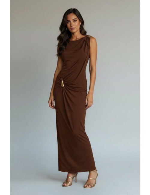 VESTIDO LARGO CON DRAPEADO ASIMÉTRICO MARRÓN Y DETALLE ORO
