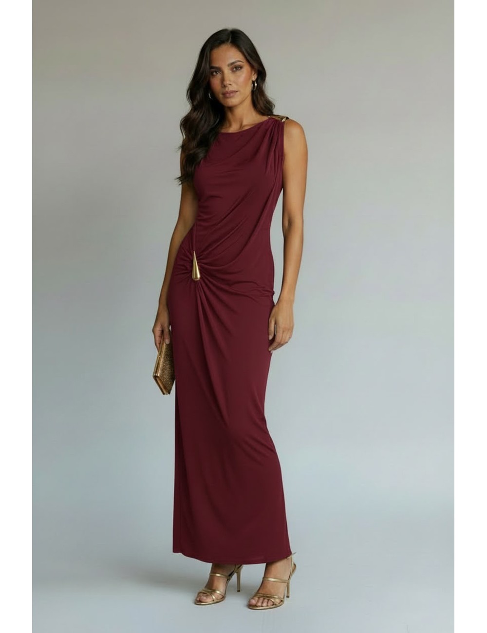 VESTIDO LARGO CON DRAPEADO ASIMÉTRICO BURDEOS Y DETALLE ORO