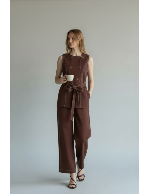 PANTALÓN RECTO CON PESPUNTES EN CONTRASTE MARRÓN
