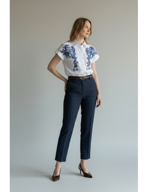 CAMISA MANGA CORTA CON BORDADOS FLORALES AZULES