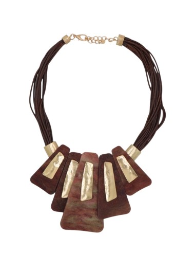 COLLAR MULTIFILA CON PLACAS GEOMÉTRICAS DE RESINA Y APLIQUES DORADOS