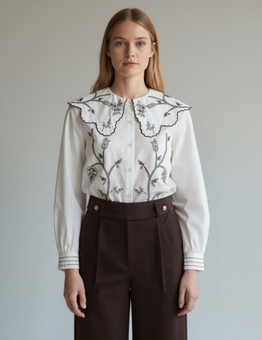 CAMISA CUELLO BOBO CON BORDADOS FLORALES MARRONES