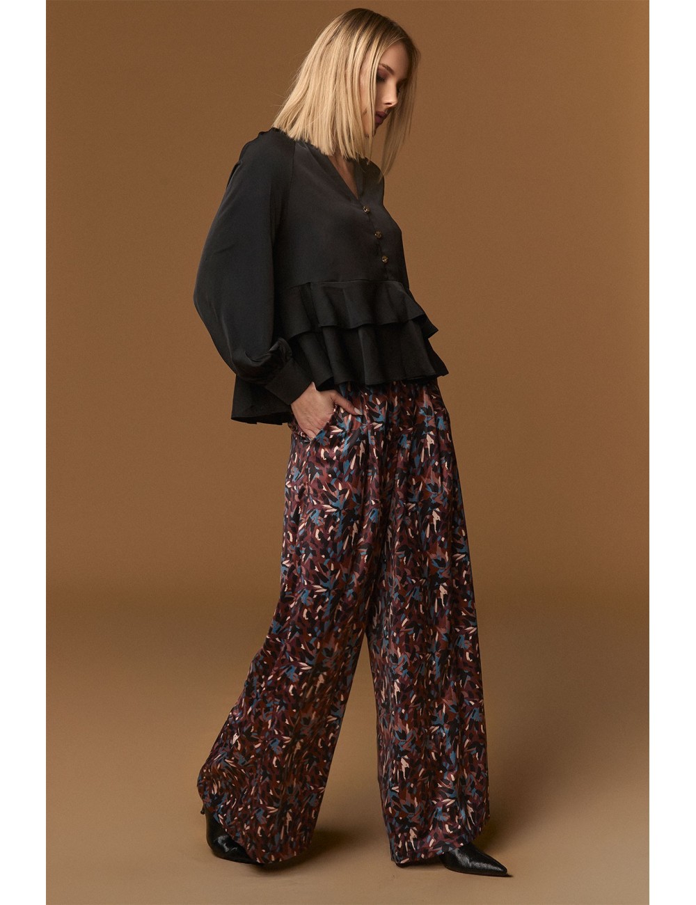BLACK ABBEY TOP