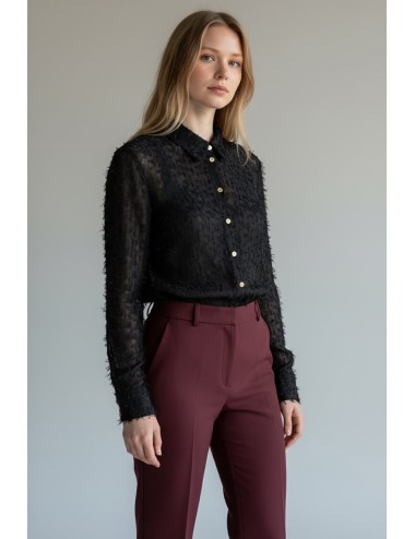 CAMISA SOPHENA NEGRA CON TEXTURA JACQUARD Y BOTONES DORADOS