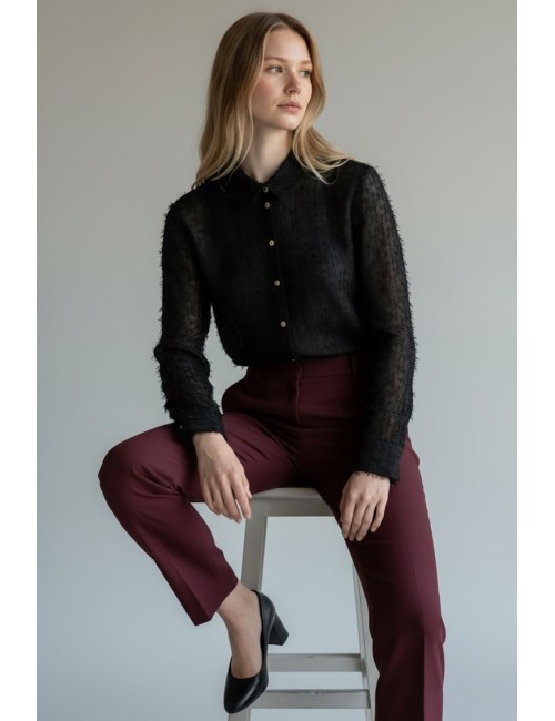CAMISA SOPHENA NEGRA CON TEXTURA JACQUARD Y BOTONES DORADOS