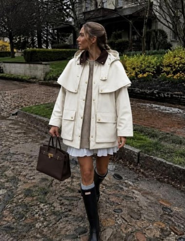 PARKA CORTA CON CAPA Y CAPUCHA DESMONTABLE BEIGE
