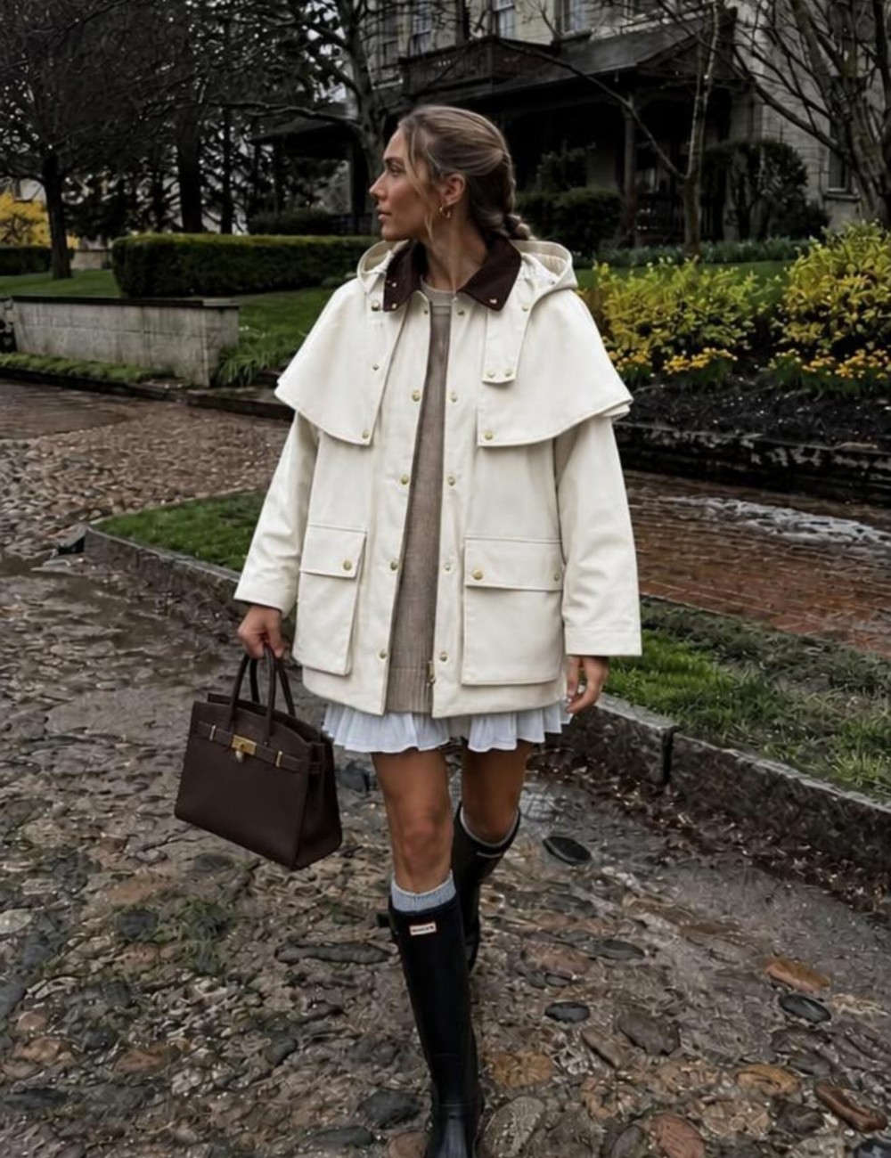 PARKA CORTA CON CAPA Y CAPUCHA DESMONTABLE BEIGE