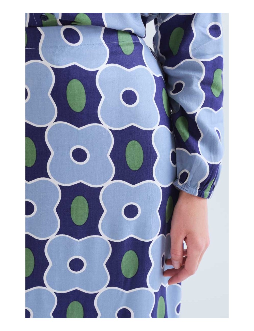 FALDA MIDI CON ESTAMPADO INVERNESS