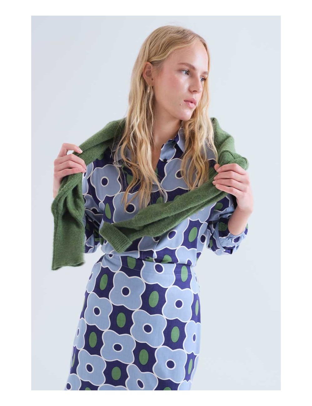 FALDA MIDI CON ESTAMPADO INVERNESS