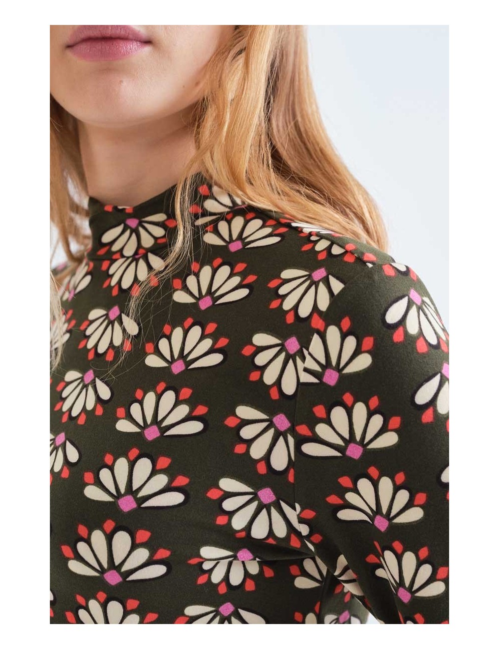 CAMISETA CON ESTAMPADO GEOMETRY