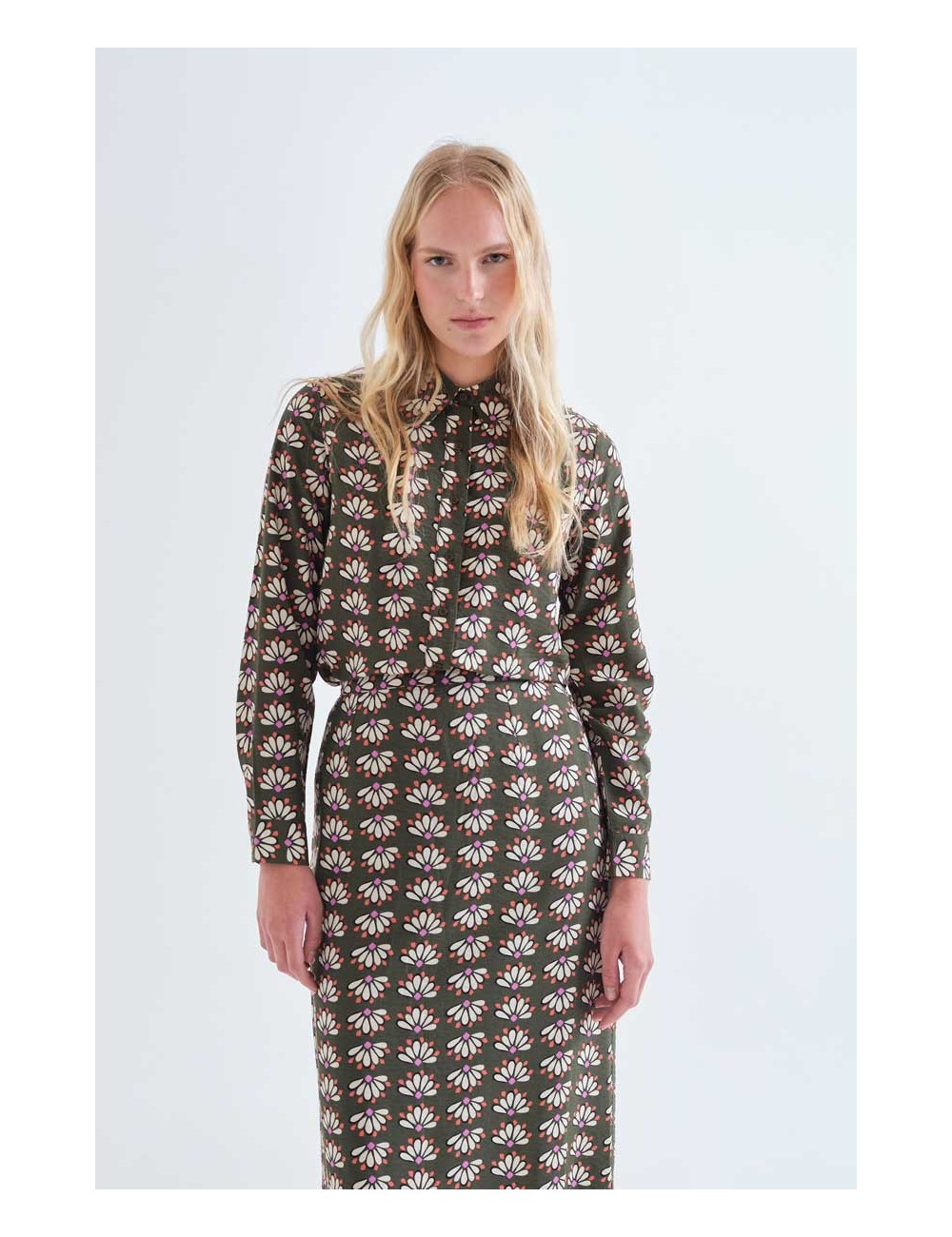CAMISA CON ESTAMPADO GEOMETRY