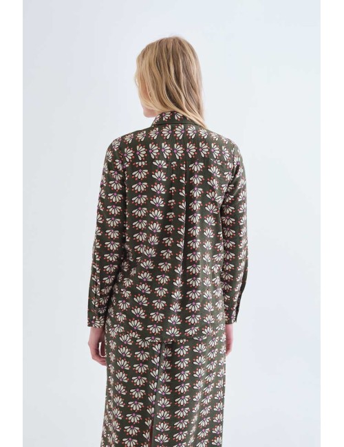 CAMISA CON ESTAMPADO GEOMETRY