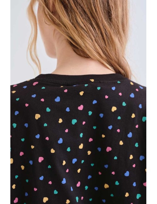 CAMISETA 100% ALGODÓN CON ESTAMPADO CORAZONES MULTICOLORES