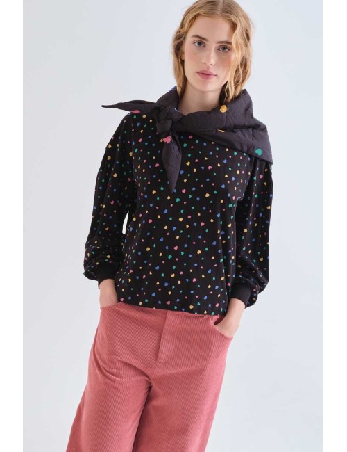 CAMISETA 100% ALGODÓN CON ESTAMPADO CORAZONES MULTICOLORES