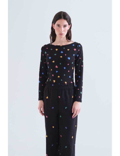 CAMISETA CON ESTAMPADO CORAZONES MULTICOLORES