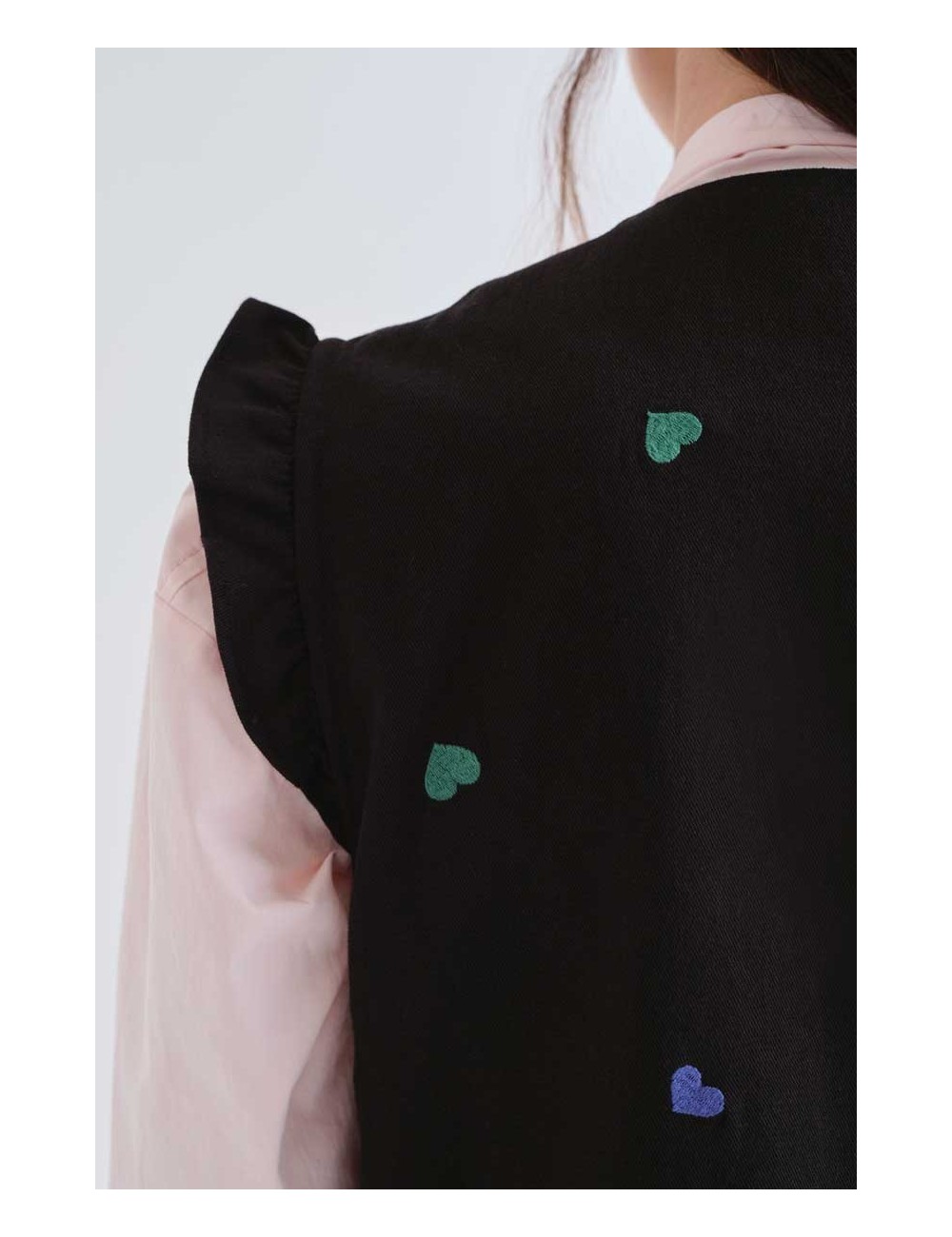 CHALECO 100% ALGODÓN NEGRO CON BORDADOS DE CORAZONES MULTICOLORES