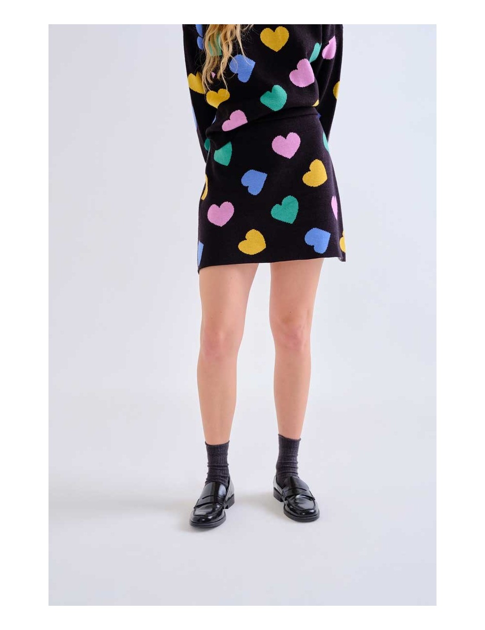 FALDA CORTA DE PUNTO ESTAMPADO CORAZONES MULTICOLORES
