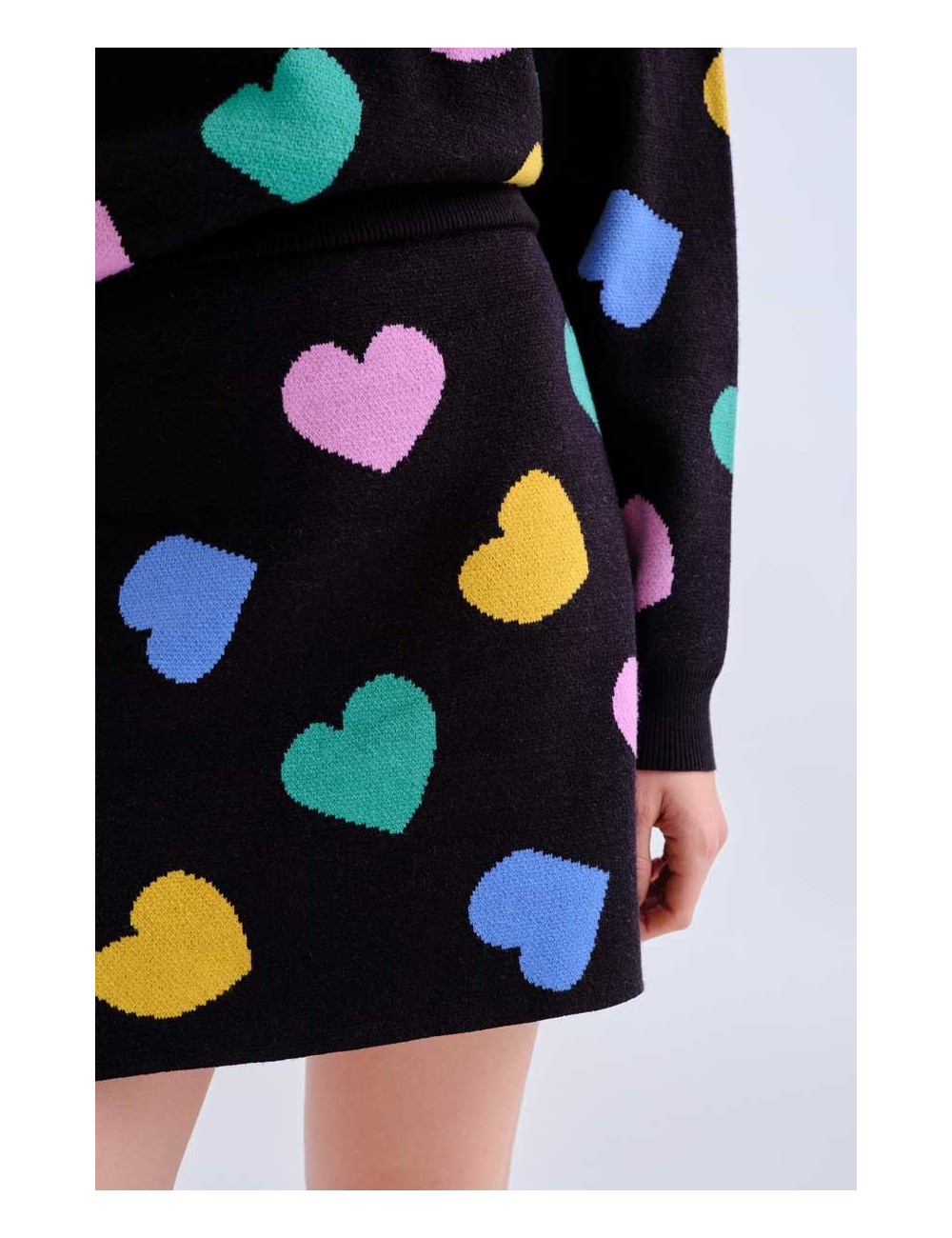 FALDA CORTA DE PUNTO ESTAMPADO CORAZONES MULTICOLORES