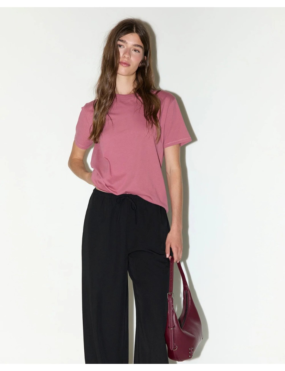 BOLSO HOMBRO TACHAS BURDEOS