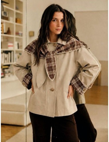 GABARDINA CORTA CON CAPA DETALLES CUADROS DESMONTABLE