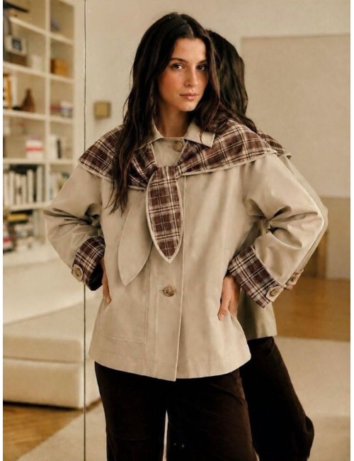 GABARDINA CORTA CON CAPA DETALLES CUADROS DESMONTABLE