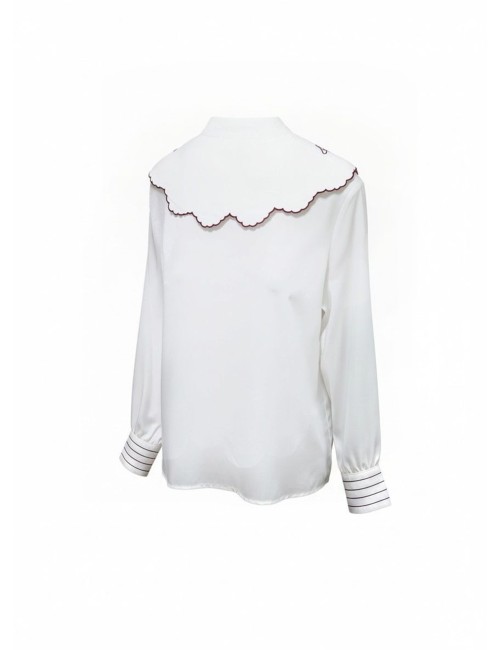 CAMISA CUELLO BOBO CON BORDADOS FLORALES BURDEOS