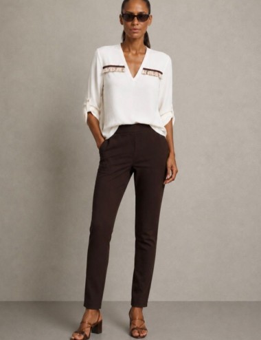 PANTALÓN SLIM FIT TIRO MEDIO MARRÓN